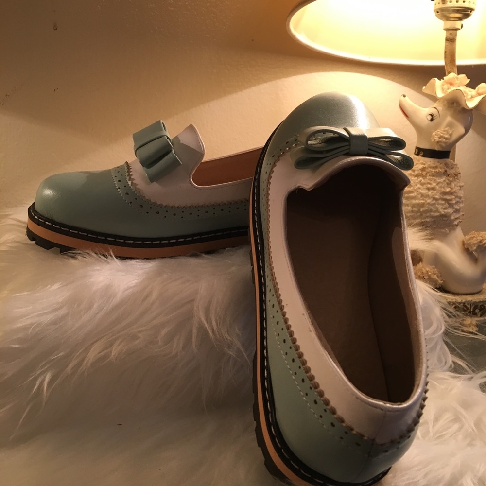 Men’s style blue & white loafer